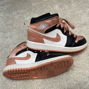 Nike Air Jordan 1 Mid Sneaker Girls size 1 peach/coral